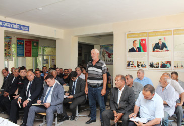 Ucar rayon İcra Hakimiyyəti Başçısı Mənsur Məmmədov 17 iyun 2026-cı il tarixdə Bağban kəndində səyyar qəbul keçirib