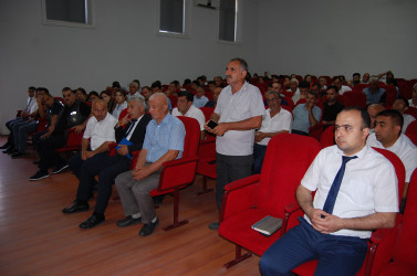 Ucar rayonunda “Yaşıl dünya naminə həmrəylik ili” çərçivəsində Ekologiya və Təbii Sərvətlər Nazirliyi tərəfindən “Su ehtiyatlarından səmərəli istifadənin təmin olunması, alternativ su mənbələrinin yaradılması və həmin mənbələrdən istifadənin genişləndirilməsi” mövzusunda toplantı keçirilib.