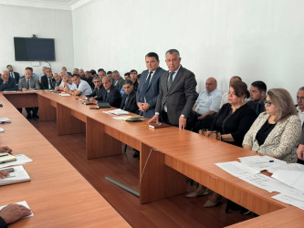 Ucar rayonunda Azərbaycan Respublikası Prezidentinin 2026-cı il 25 may tarixli Sərəncamı ilə təsdiq edilmiş “Azərbaycan Respublikasında kənd təsərrüfatı, balıqçılıq və akvakultura məhsullarının istehsalı və emalı sahələrinin inkişafına dair 2026−2030-cu illər üçün Dövlət Proqramı”nın müzakirəsi keçirilmişdir.