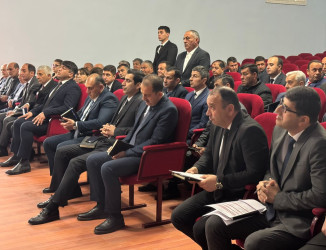 Ucar Rayon İcra Hakimiyyəti Başçısı Aparatında 2026-cı il ərzində birinci rübündə vətəndaşların qəbulu, təklif, ərizə və şikayət məktublarına baxılması, səyyarı qəbullarda qaldırılan problemlərin icrası sahəsində görülmüş işlərə həsr olunmuş Şura iclası keçirilmişdir