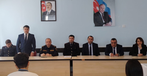 Ucar şəhəri 3 nömrəli tam orta ümumtəhsil məktəbində “Narkomaniyaya yox deyək”, “Dini radikalizm”, “Erkən və qohumlararası nikahların mənfi nəticələri” və “Uşaqların zərərli vərdişlərdən qorunması” mövzularında maarifləndirici tədbir keçirilmişdir