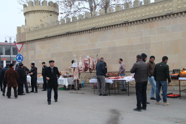 31 Dekabr - Dünya Azərbaycanlılarının Həmrəyliyi Günü və Yeni il ərəfəsində Ucar rayonunda kənd təsərrüfatı və ərzaq məhsullarının satış yarmarkası təşkil olunub