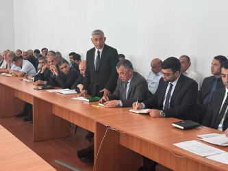 Ucar rayonunda Azərbaycan Respublikası Prezidentinin 2026-cı il 25 may tarixli Sərəncamı ilə təsdiq edilmiş “Azərbaycan Respublikasında kənd təsərrüfatı, balıqçılıq və akvakultura məhsullarının istehsalı və emalı sahələrinin inkişafına dair 2026−2030-cu illər üçün Dövlət Proqramı”nın müzakirəsi keçirilmişdir.