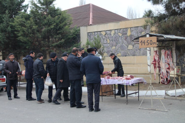 31 Dekabr - Dünya Azərbaycanlılarının Həmrəyliyi Günü və Yeni il ərəfəsində Ucar rayonunda kənd təsərrüfatı və ərzaq məhsullarının satış yarmarkası təşkil olunub
