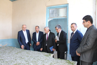 Ucar Rayon İcra Hakimiyyətinin Başçısı Mənsur Məmmədov Ucarlı kümçülərlə görüşərək yerlərdə yaradılan şəraitlə tanış olmuşdur