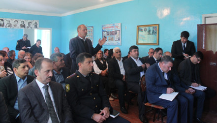 Ucar rayon İcra Hakimiyyəti Başçısı Mənsur Məmmədov 15 oktyabr 2025-ci il tarixdə Ənvər Məmmədxanlı kəndində səyyar qəbul keçirib