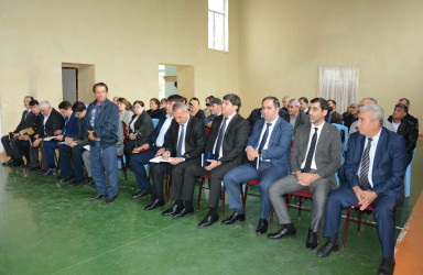 Ucar rayon İcra Hakimiyyəti Başçısı Mənsur Məmmədov 24 oktyabr 2025-ci il tarixdə Alpout kəndində səyyar qəbul keçirib