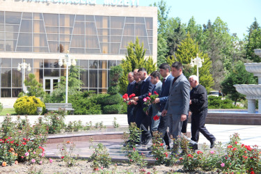 Ucar rayonunda Ulu Öndər Heydər Əliyevin anadan olmasının 103-cü ildönümü ilə əlaqədar abidəsi ziyarət olundu