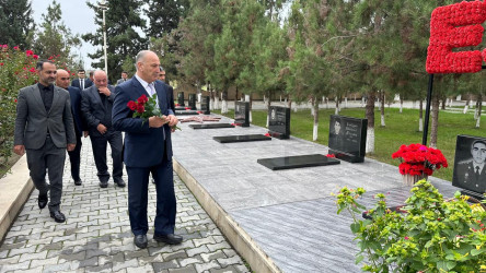 Ucar rayonunda Vətən müharibəsində şəhid olan Elçin İsmayılovun ildönümü ilə əlaqədar məzarı ziyarət olundu