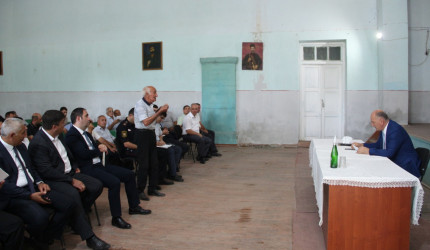 Ucar rayon İcra Hakimiyyəti Başçısı Mənsur Məmmədov 06 avqust 2025-ci il tarixdə Qaradağlı kəndində səyyar qəbul keçirib