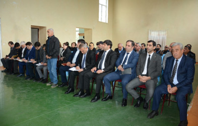 Ucar rayon İcra Hakimiyyəti Başçısı Mənsur Məmmədov 24 oktyabr 2025-ci il tarixdə Alpout kəndində səyyar qəbul keçirib