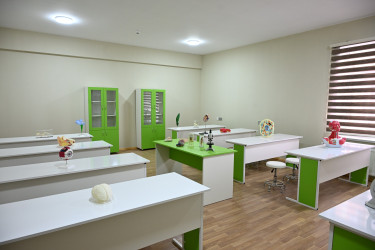 Ucar rayonunda Heydər Əliyev Fondunun təşəbbüsü ilə yeni inşa edilmiş Ucar şəhər 2 nömrəli tam orta ümumtəhsil məktəbin binası istifadəyə verilib