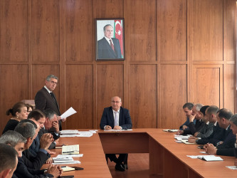 Ucar rayonunda Azərbaycan Respublikası Prezidentinin 2026-cı il 25 may tarixli Sərəncamı ilə təsdiq edilmiş “Azərbaycan Respublikasında kənd təsərrüfatı, balıqçılıq və akvakultura məhsullarının istehsalı və emalı sahələrinin inkişafına dair 2026−2030-cu illər üçün Dövlət Proqramı”nın müzakirəsi keçirilmişdir.