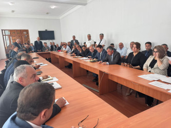 Ucar rayonunda Azərbaycan Respublikası Prezidentinin 2026-cı il 25 may tarixli Sərəncamı ilə təsdiq edilmiş “Azərbaycan Respublikasında kənd təsərrüfatı, balıqçılıq və akvakultura məhsullarının istehsalı və emalı sahələrinin inkişafına dair 2026−2030-cu illər üçün Dövlət Proqramı”nın müzakirəsi keçirilmişdir.