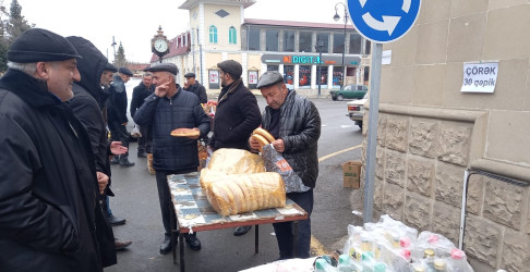 31 Dekabr - Dünya Azərbaycanlılarının Həmrəyliyi Günü və Yeni il ərəfəsində Ucar rayonunda kənd təsərrüfatı və ərzaq məhsullarının satış yarmarkası təşkil olunub