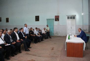 Ucar rayon İcra Hakimiyyəti Başçısı Mənsur Məmmədov 06 avqust 2025-ci il tarixdə Qaradağlı kəndində səyyar qəbul keçirib