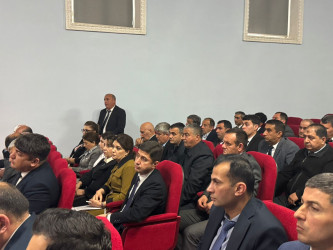 Ucar Rayon İcra Hakimiyyəti Başçısı Aparatında 2026-cı il ərzində birinci rübündə vətəndaşların qəbulu, təklif, ərizə və şikayət məktublarına baxılması, səyyarı qəbullarda qaldırılan problemlərin icrası sahəsində görülmüş işlərə həsr olunmuş Şura iclası keçirilmişdir