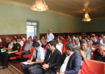 Ucar rayon İcra Hakimiyyəti Başçısı Mənsur Məmmədov 16 iyul 2025-ci il tarixdə Boyat kəndində səyyar qəbul keçirib