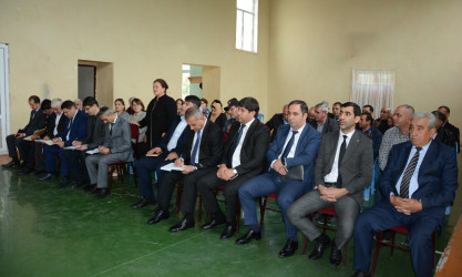 Ucar rayon İcra Hakimiyyəti Başçısı Mənsur Məmmədov 24 oktyabr 2025-ci il tarixdə Alpout kəndində səyyar qəbul keçirib