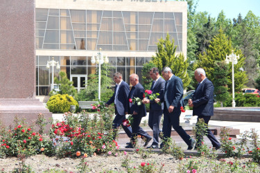 Ucar rayonunda Ulu Öndər Heydər Əliyevin anadan olmasının 103-cü ildönümü ilə əlaqədar abidəsi ziyarət olundu