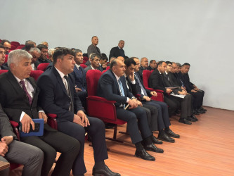 Ucar Rayon İcra Hakimiyyəti Başçısı Aparatında 2026-cı il ərzində birinci rübündə vətəndaşların qəbulu, təklif, ərizə və şikayət məktublarına baxılması, səyyarı qəbullarda qaldırılan problemlərin icrası sahəsində görülmüş işlərə həsr olunmuş Şura iclası keçirilmişdir