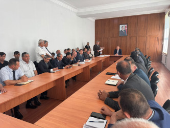Ucar rayonunda Azərbaycan Respublikası Prezidentinin 2026-cı il 25 may tarixli Sərəncamı ilə təsdiq edilmiş “Azərbaycan Respublikasında kənd təsərrüfatı, balıqçılıq və akvakultura məhsullarının istehsalı və emalı sahələrinin inkişafına dair 2026−2030-cu illər üçün Dövlət Proqramı”nın müzakirəsi keçirilmişdir.