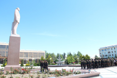Ucar rayonunda Ulu Öndər Heydər Əliyevin anadan olmasının 103-cü ildönümü ilə əlaqədar abidəsi ziyarət olundu