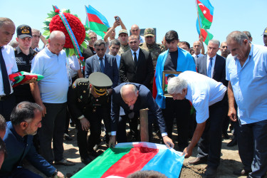 Birinci Qarabağ müharibəsində itkin düşmüş Şəhid Musayev Dəyanət Salik oğlu Ucar rayonunun Boyat kənd qəbirstanlığında dəfn edilib